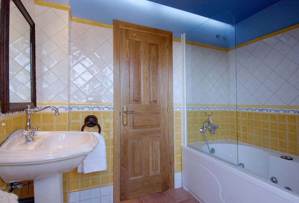 As Adegas Guest House Poio Bilik gambar